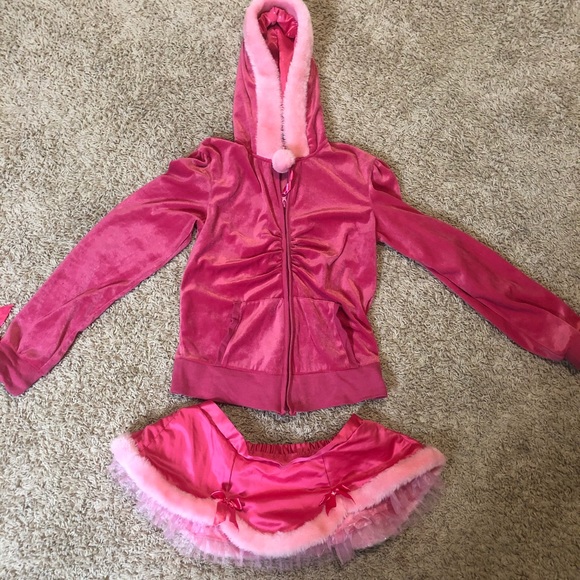 Victoria’s Secret Santa baby outfit - Picture 1 of 6